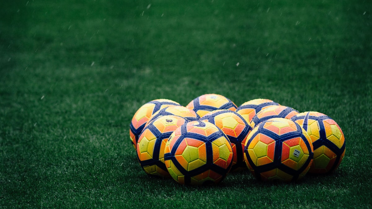El balón vuelve a rodar en los campos españoles con el comienzo de una nueva temporada de LaLiga.