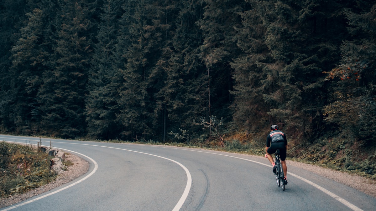 La montaña volverá a decidir la clasificación general en una edición con más desnivel que el Giro o el Tour.